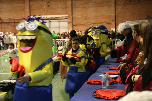 ‘Los búhos de Mequinenza’ primer premio del Concurso Infantil de Disfraces de Mequinenza