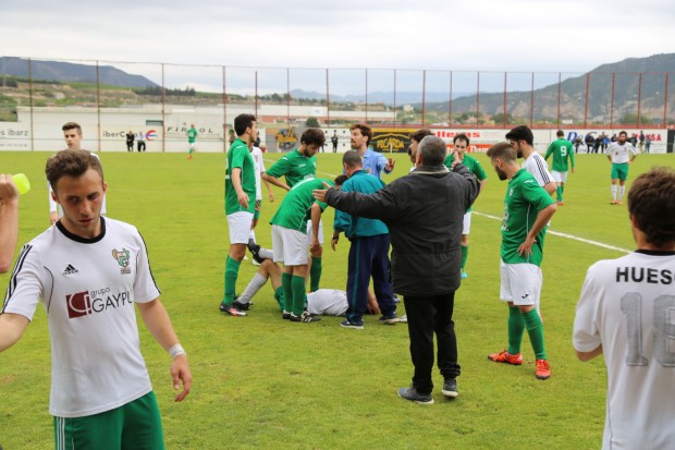 Los verdes se adelantaron en el marcador pero los visitantes acabaron ganando por 1 gol a 2 gracias a un dudoso penalti en la primera mitad y a un regalo defensivo de los locales en el descuento.