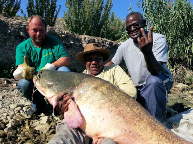 Dos ‘Marines’ retirados capturan en pocas horas dos siluros de gran tamaño